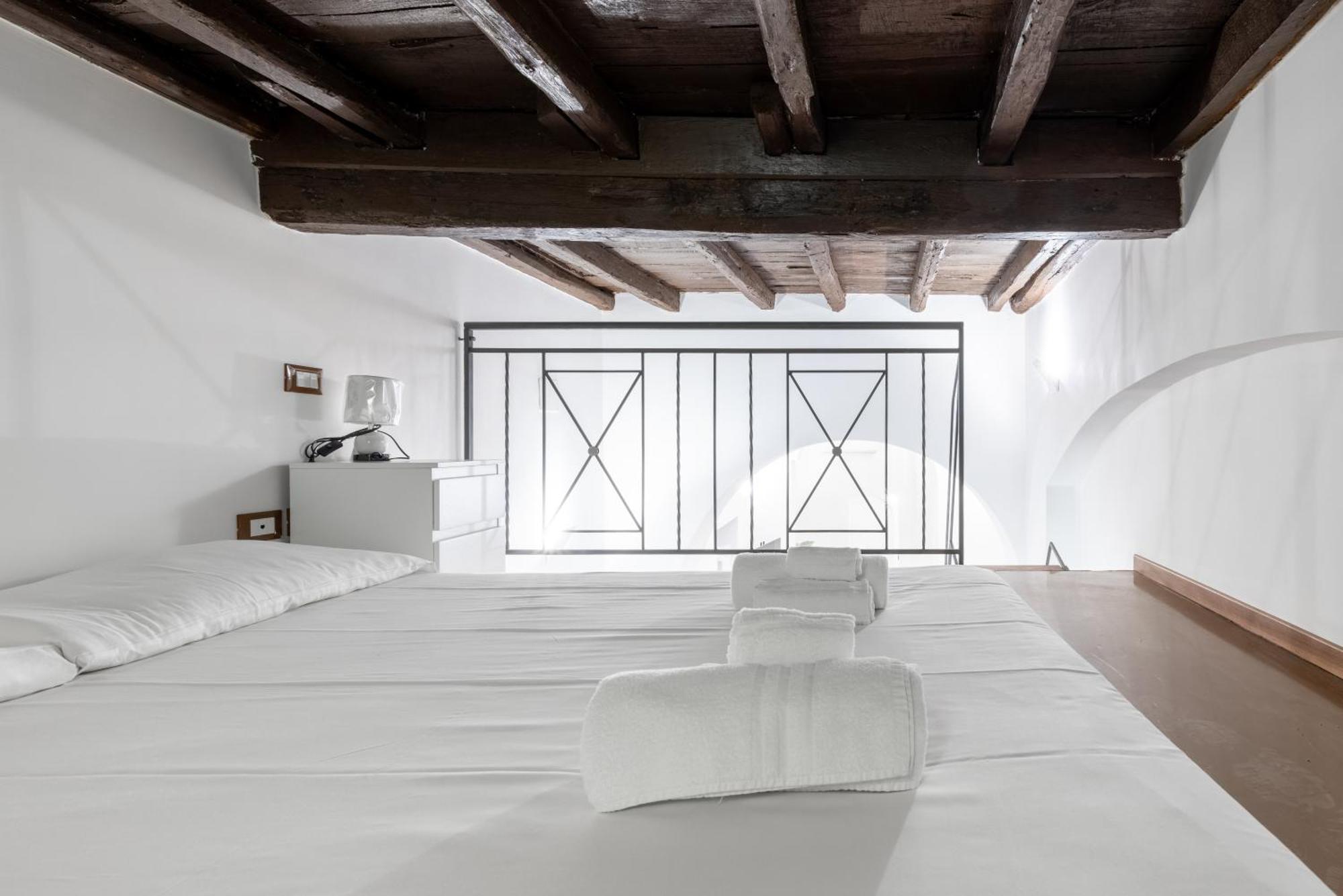 Lovely Studio Apartment - Capocci Rzym Zewnętrze zdjęcie
