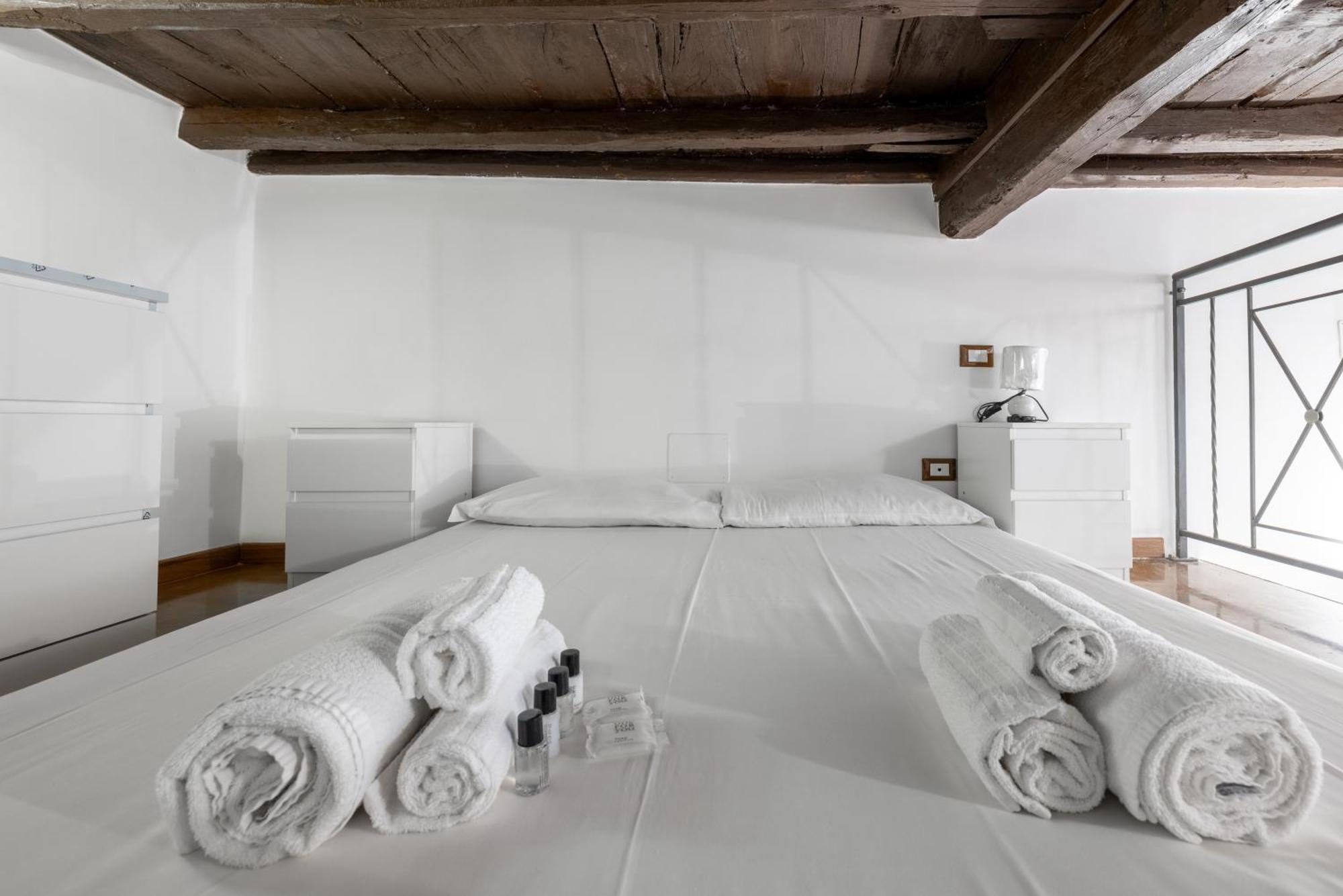 Lovely Studio Apartment - Capocci Rzym Zewnętrze zdjęcie