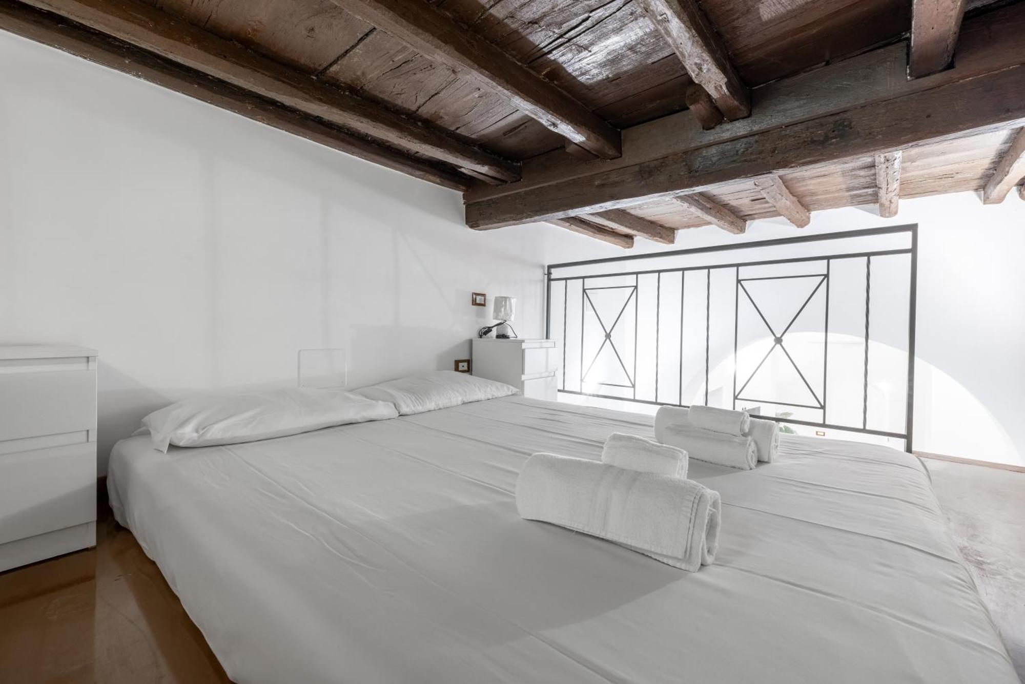 Lovely Studio Apartment - Capocci Rzym Zewnętrze zdjęcie