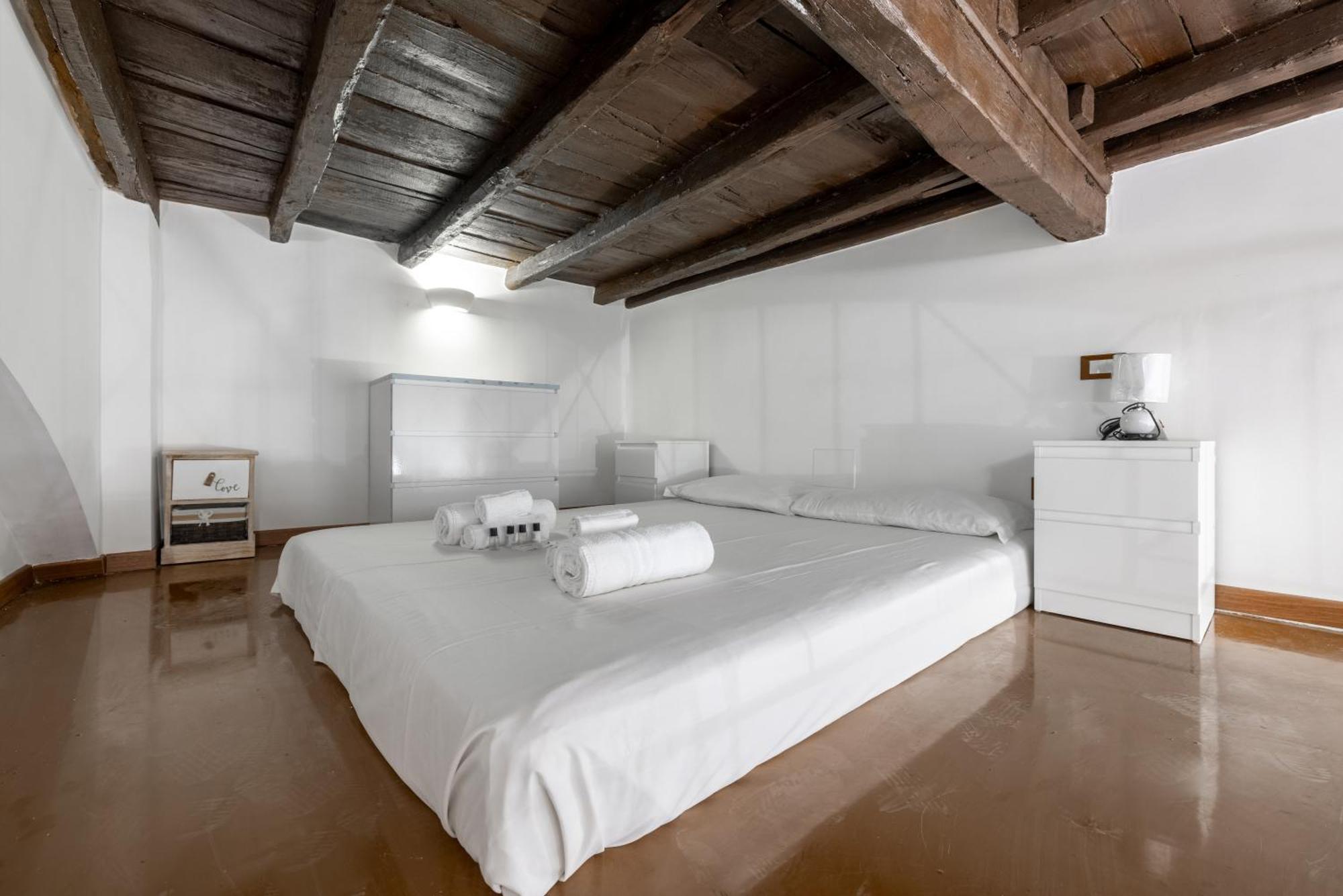 Lovely Studio Apartment - Capocci Rzym Zewnętrze zdjęcie